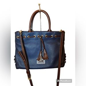 Dooney and Bourke excellent used condition bag with detachable strap. Navy